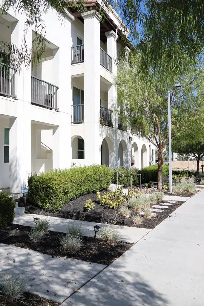 1455 Banahaw Way Unit 1 — photo