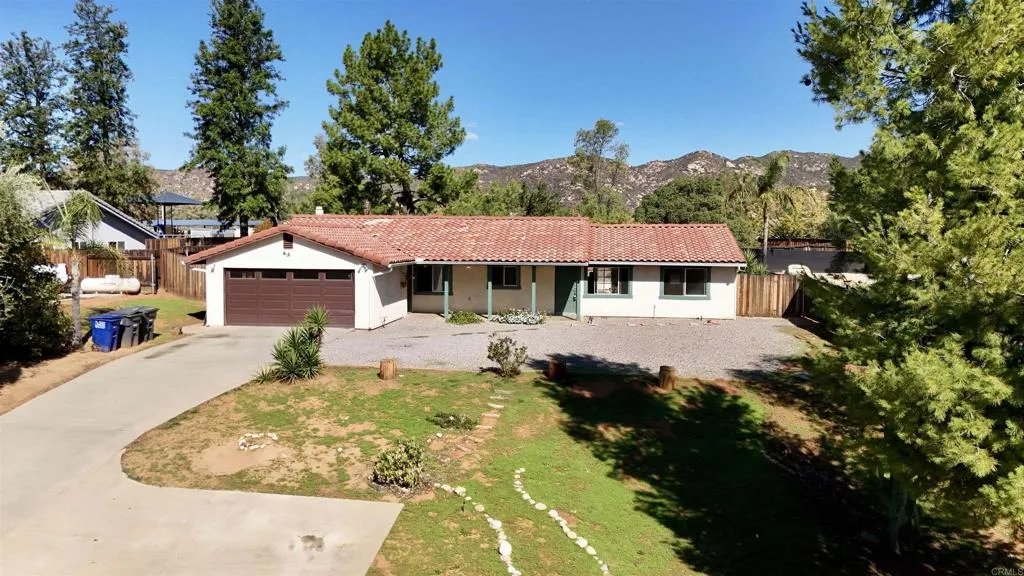 24940 Abalar Way — photo