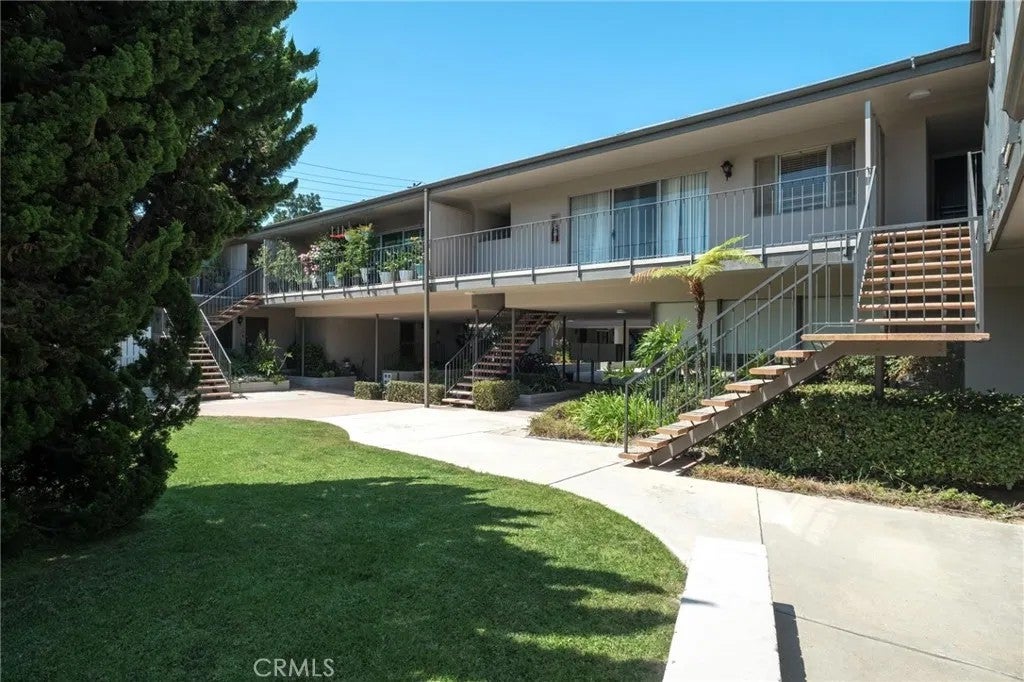 2940 W Carson Street 213 — photo