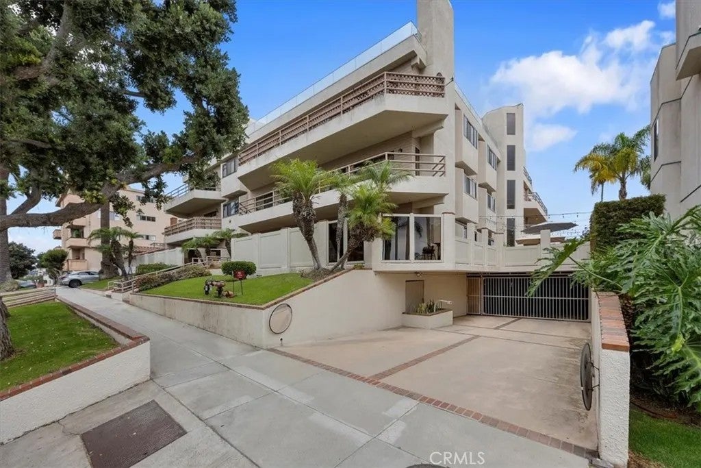 512 Esplanade 303 — photo