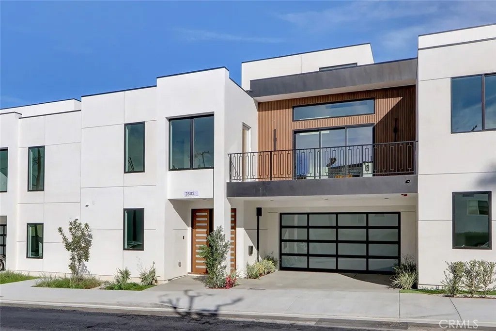 2302 Perkins Lane — photo