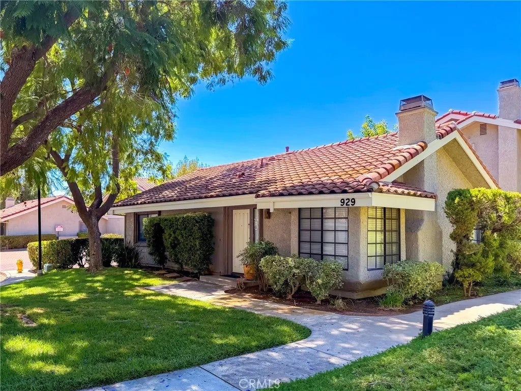 929 Thistlegate — photo