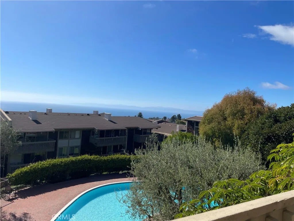 6542 Ocean Crest — photo