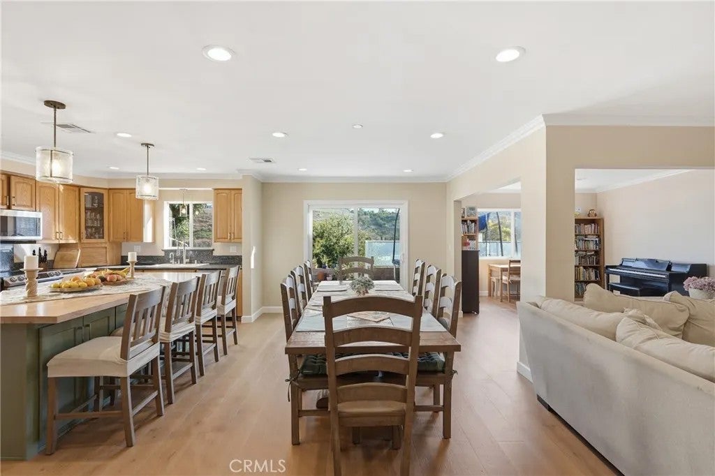 27569 Longhill — photo