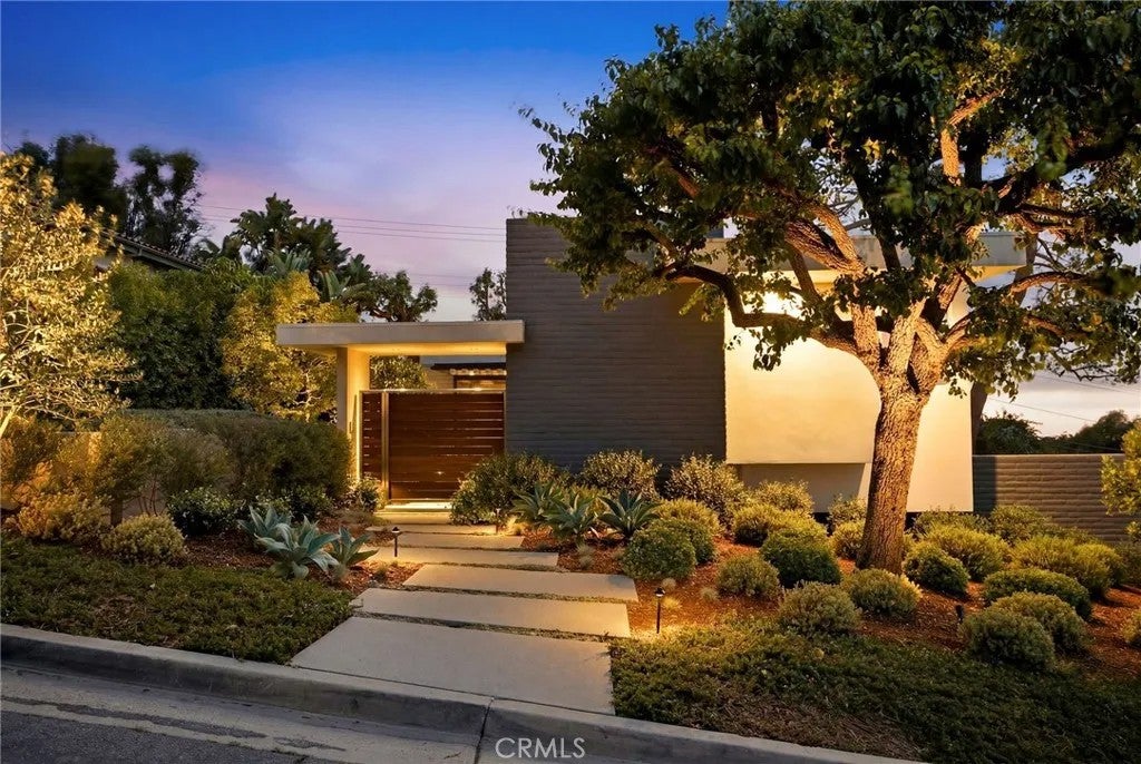 6085 Woodfern Drive — photo
