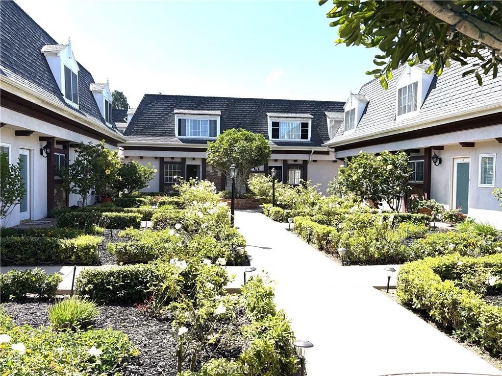 8130 Redlands 10 — photo