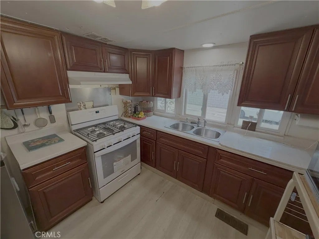 520 E Carson, Carson, CA 90745 — photo 2