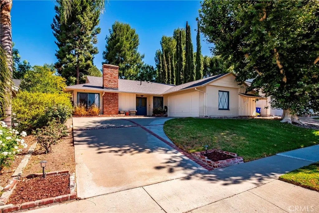 21115 Altena Drive — photo
