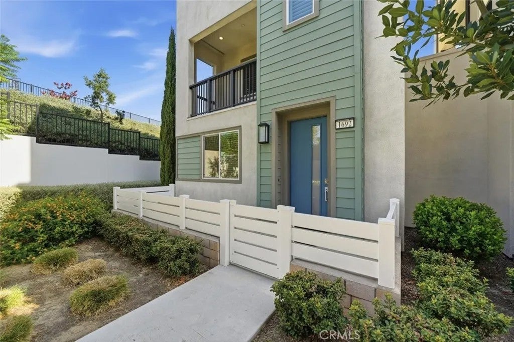 1692 W Enterprise Drive — photo