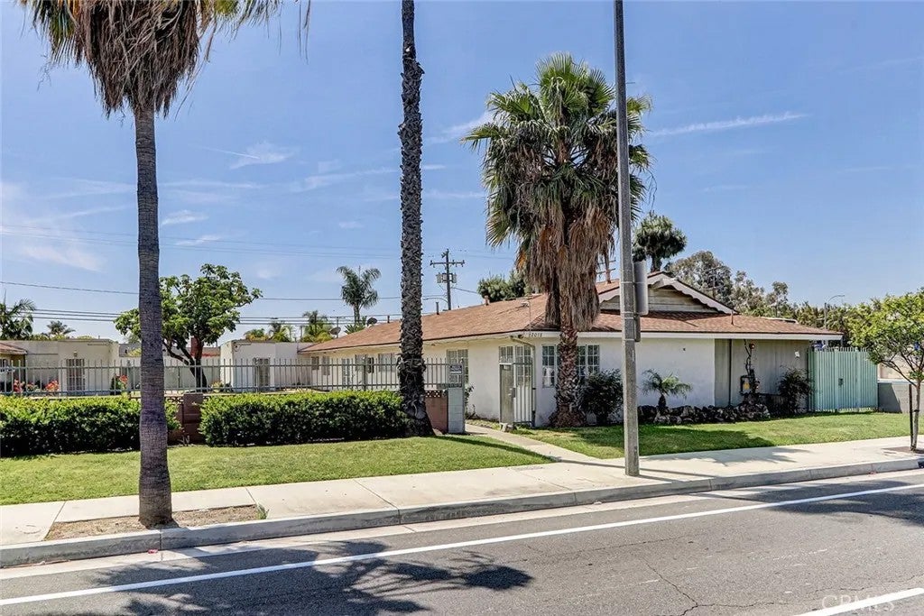 2018 E La Palma Avenue — photo