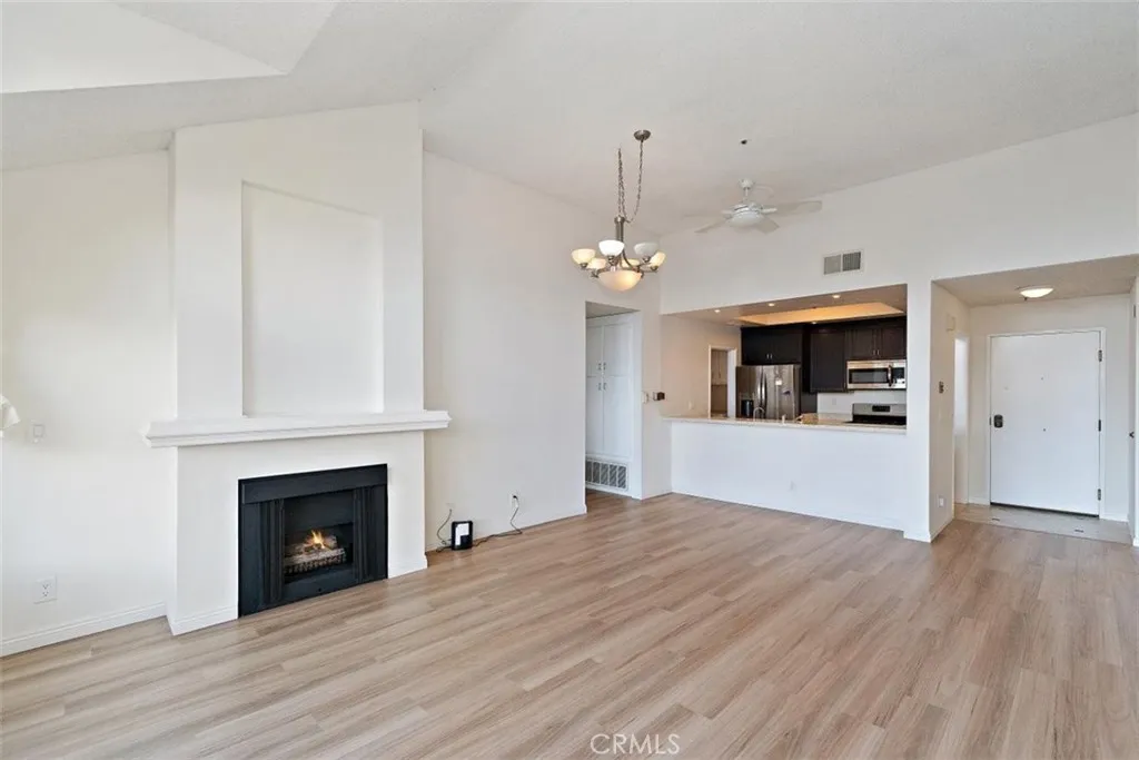 2563 Plaza Del Amo Unit 407 — photo