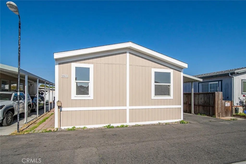 8681 Katella 861 — photo
