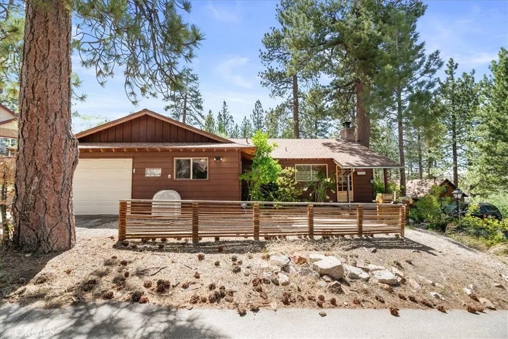 39989 Hillcrest Drive — photo
