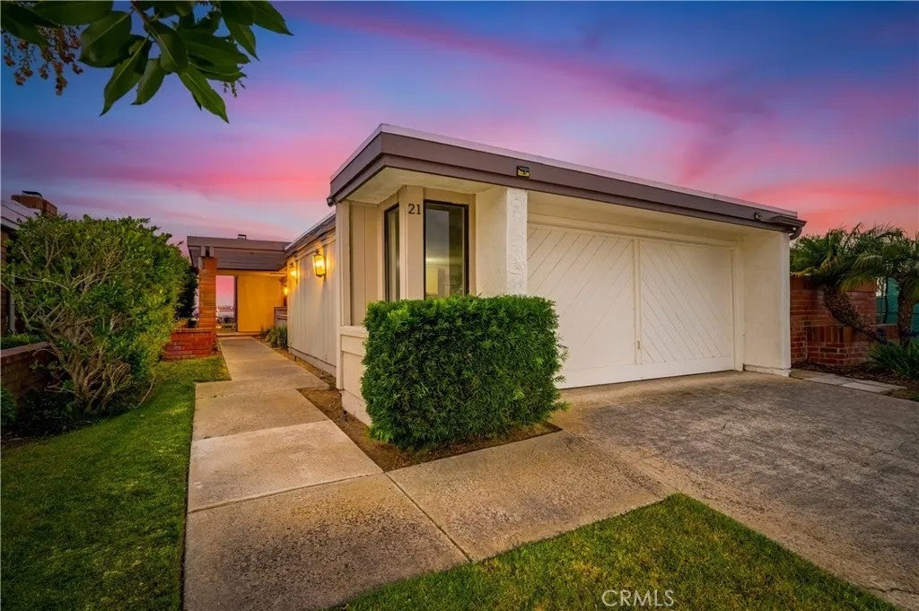 21 Beachcomber Drive — photo