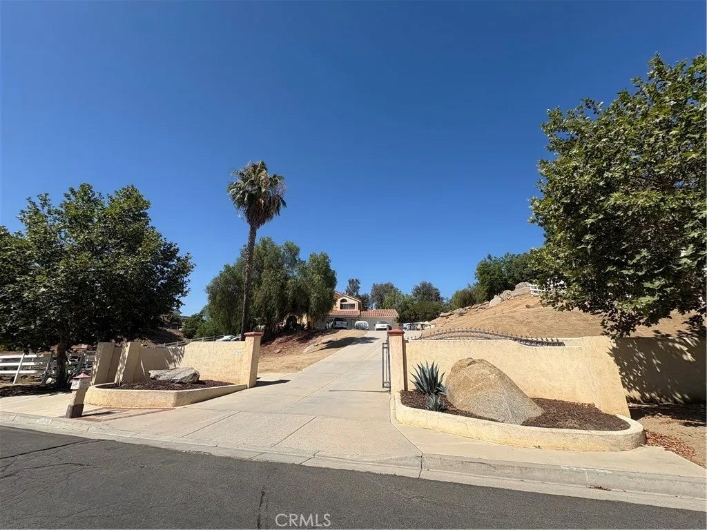 17905 Luna Court — photo