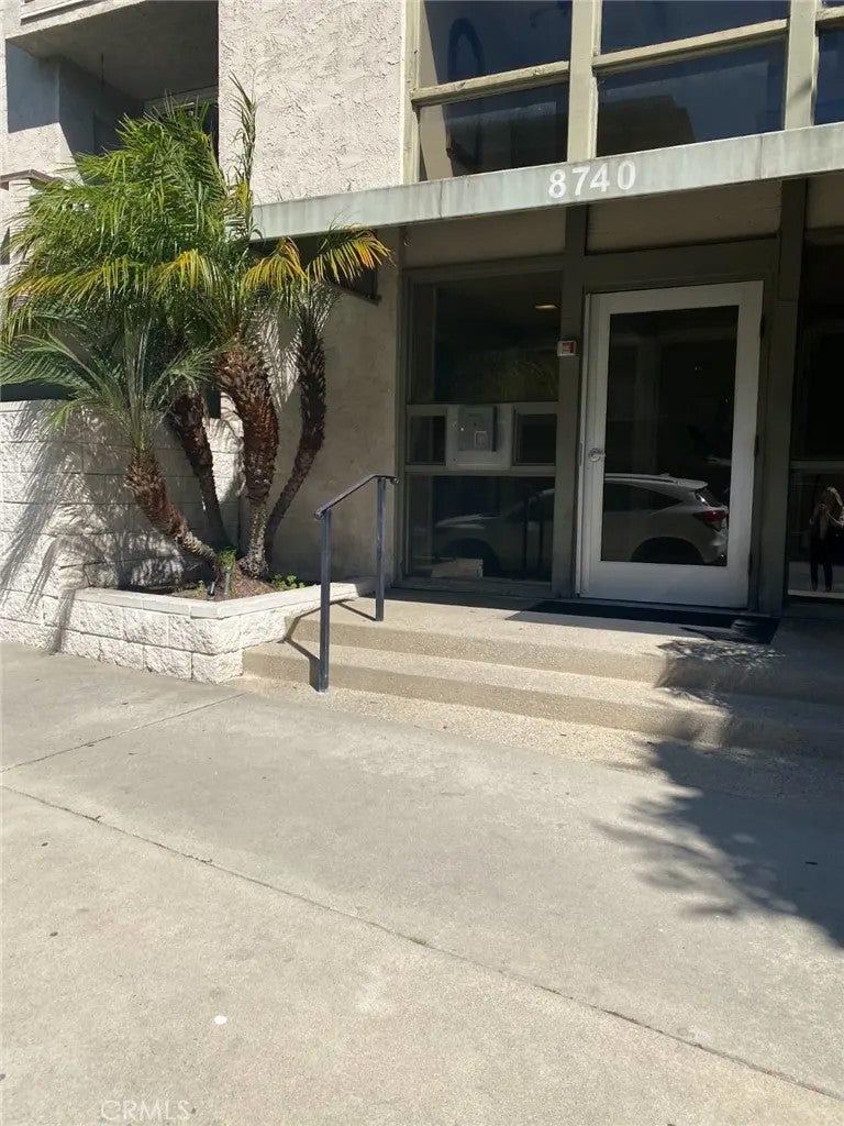 8740 Tuscany 211 — photo