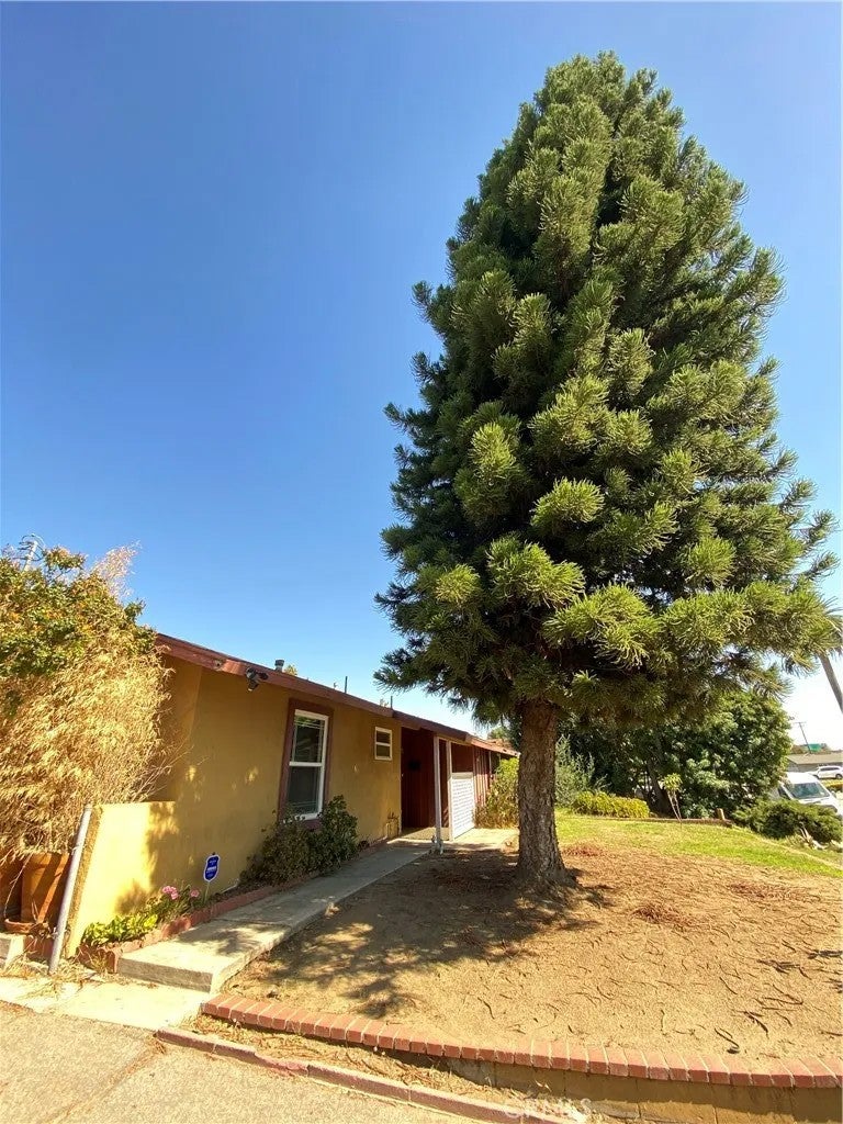 1263 Douglass — photo