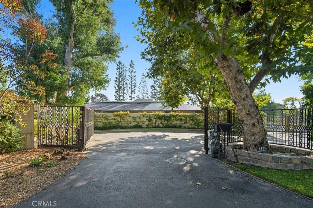 1458 Hillcrest — photo