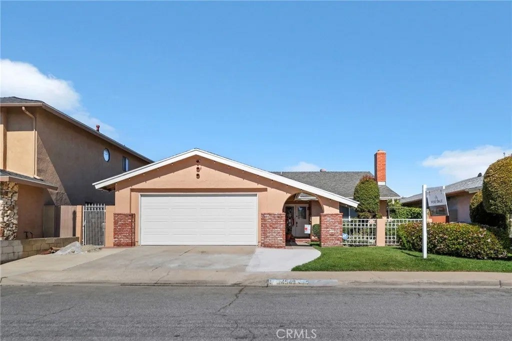 4549 Birchwood — photo