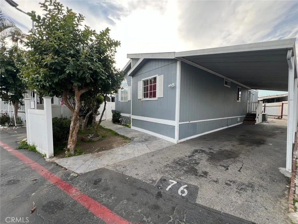 214 Earl 76 — photo