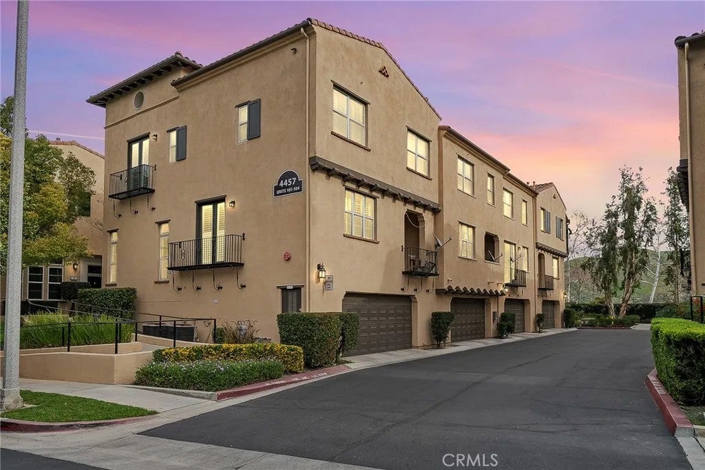 4457 Owens Street 101 — photo