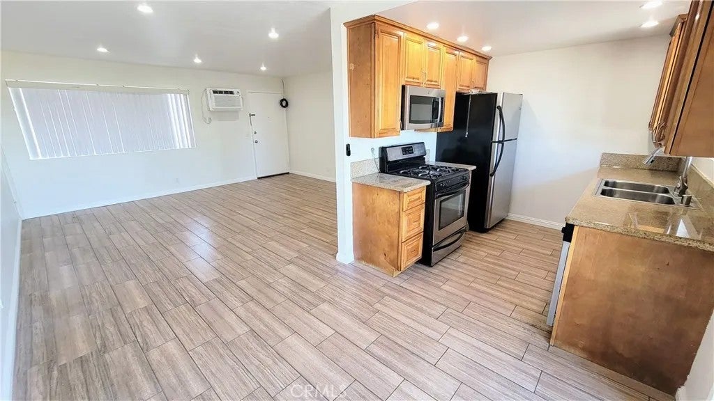 15351 Orange Avenue 26 — photo