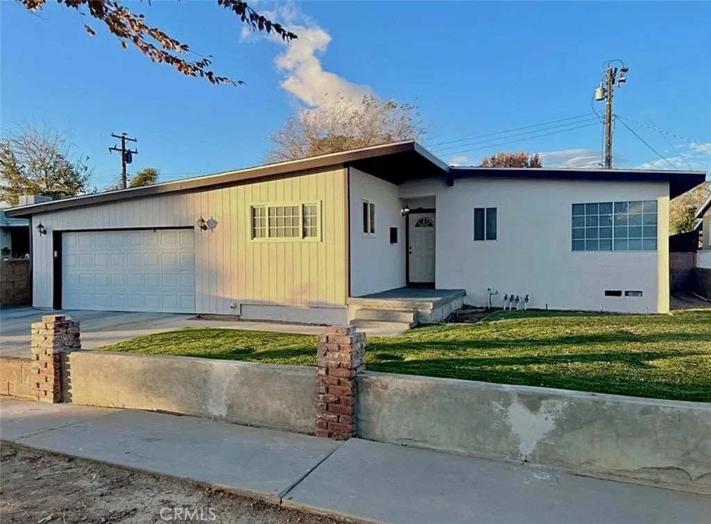 755 W Holguin — photo