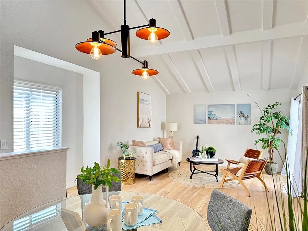 2720 W Segerstrom D — photo