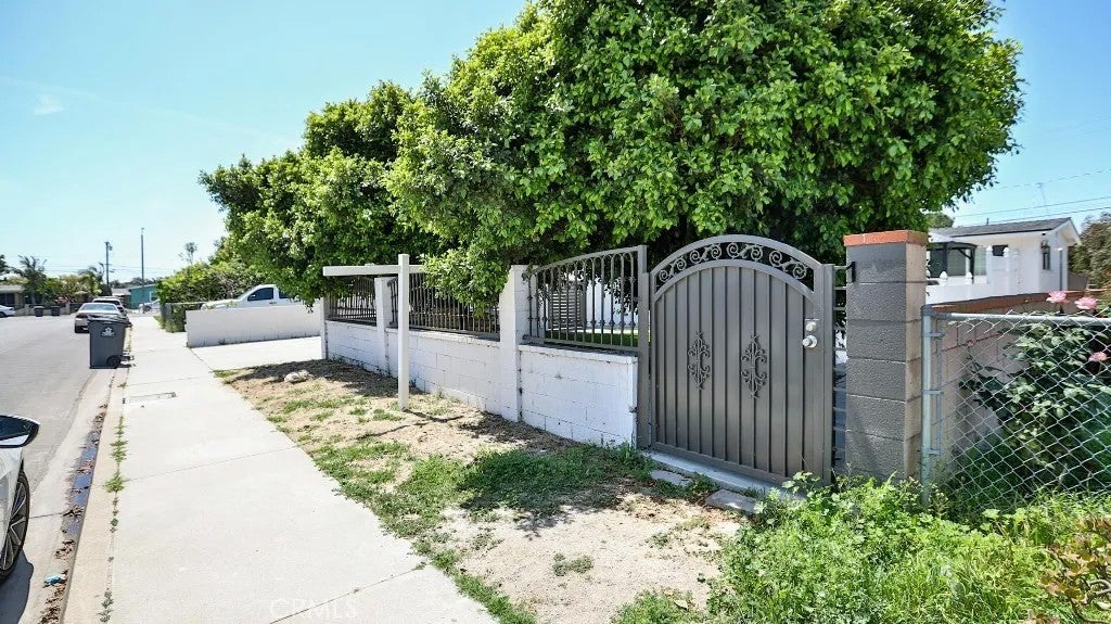 10301 Antigua Street — photo