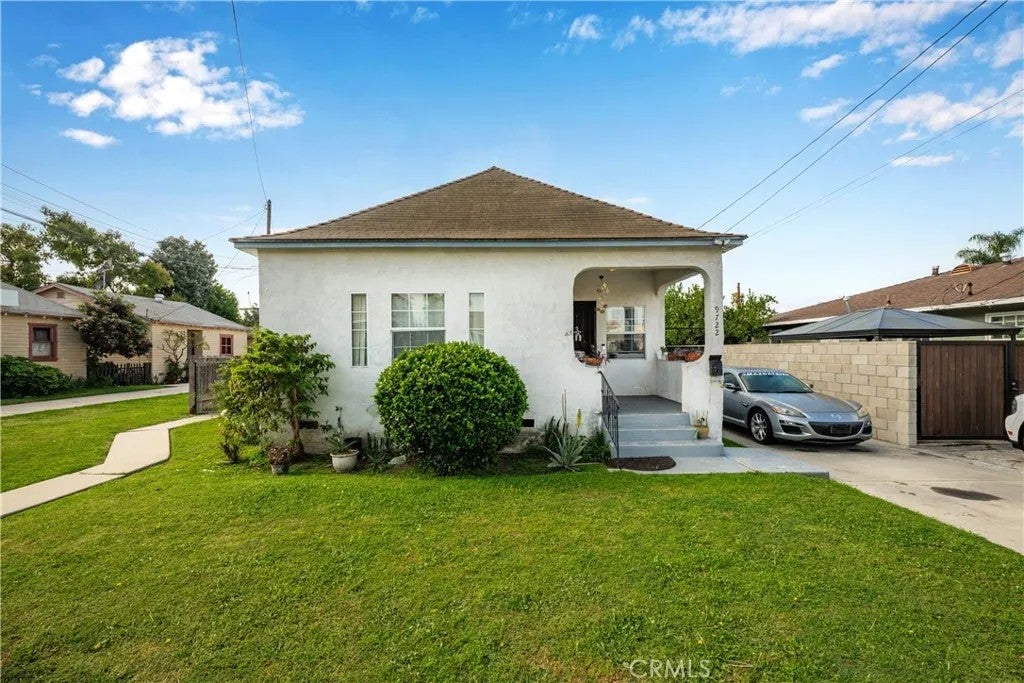 9722 Walnut Street — photo