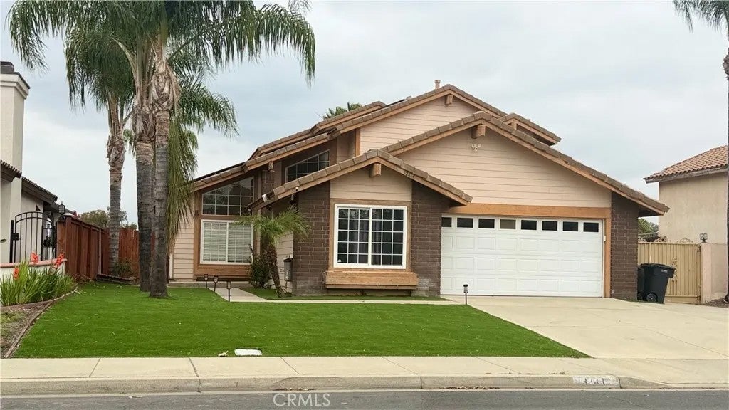 32445 Skylark — photo