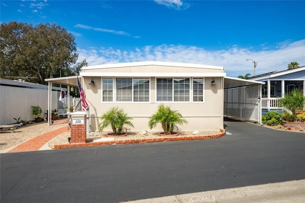 16222 Monterey 228 — photo