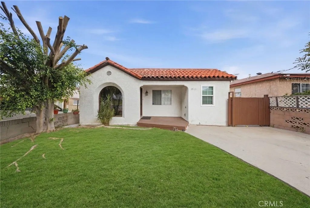 1311 W R — photo