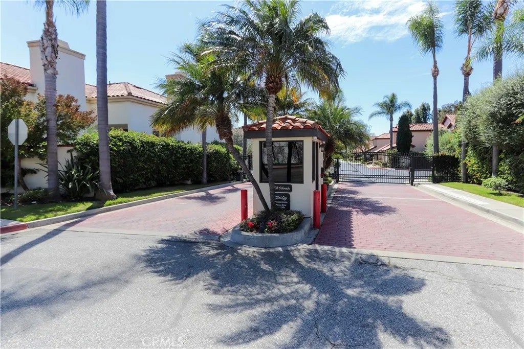 5755 Avenida Estoril — photo