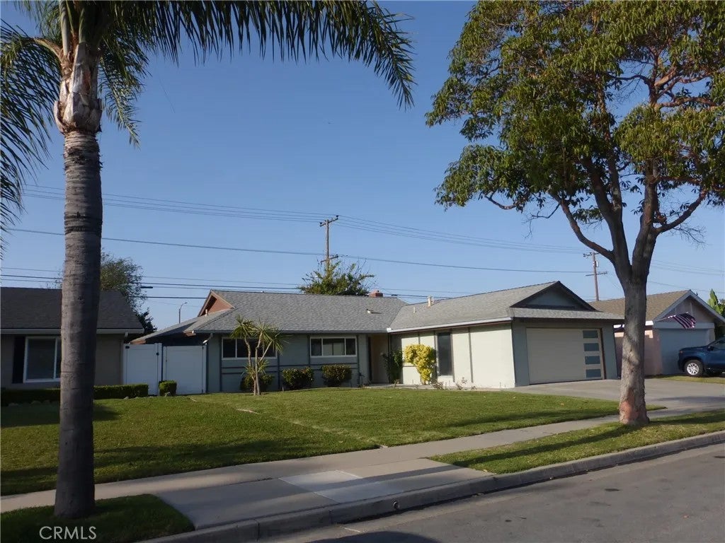 8881 Albatross Dr — photo