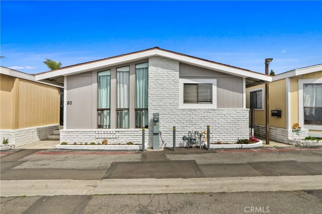 327 W Wilson 80 — photo