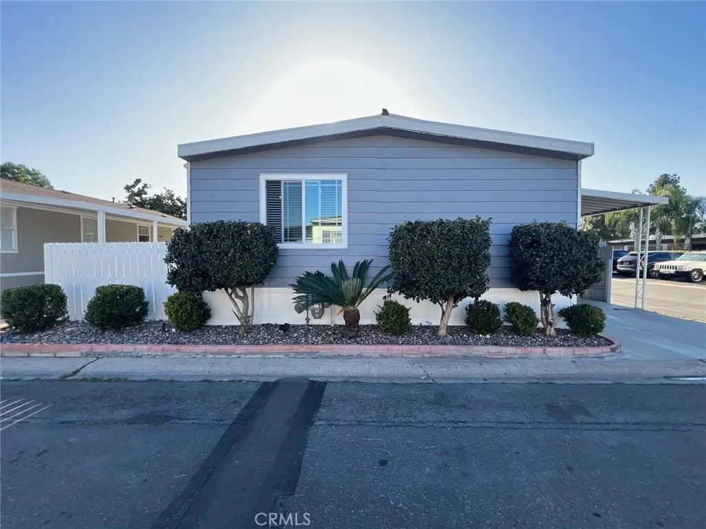 320 N Park Vista 20 — photo