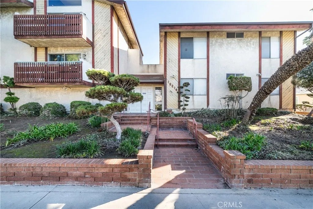 15214 S Raymond Avenue 111 — photo