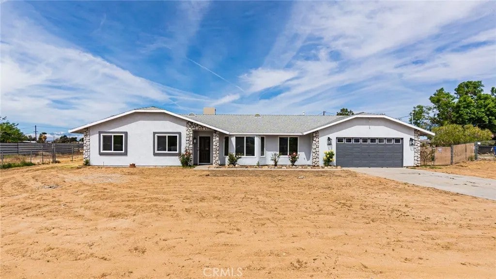 14280 Navajo — photo