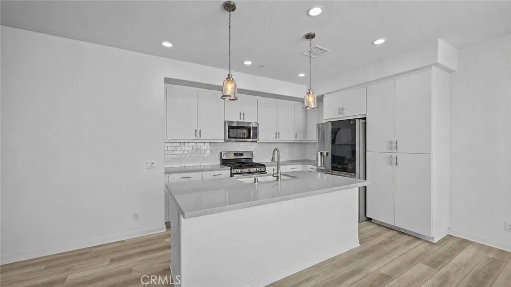 16282 Meadowhouse Avenue — photo