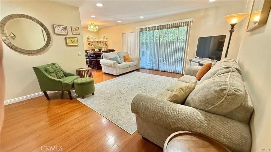 18350 Hatteras 176 — photo