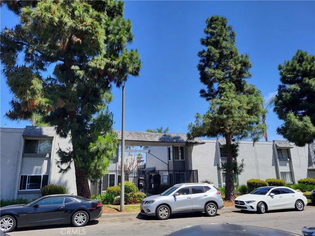 5500 Ackerfield 304 — photo