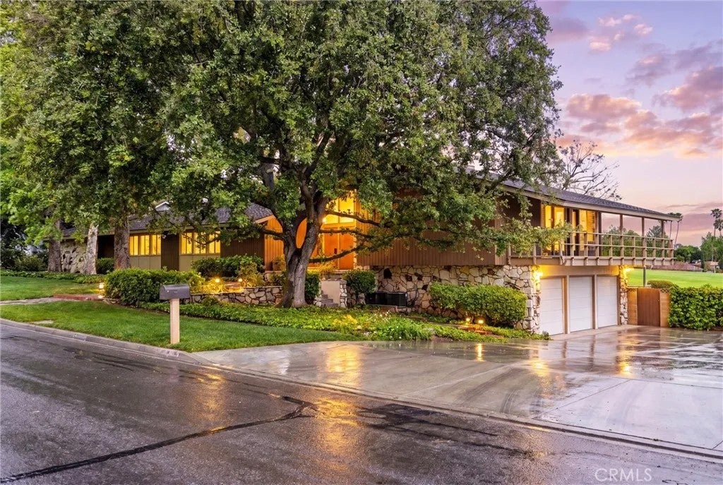8780 Hillcrest Road — photo