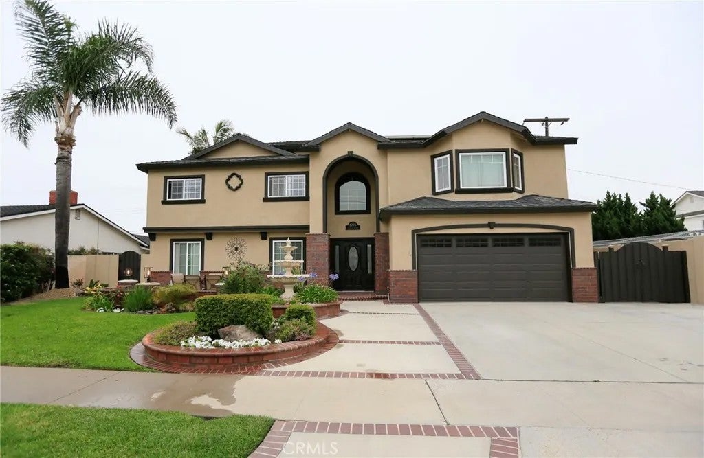 8795 La Roca — photo