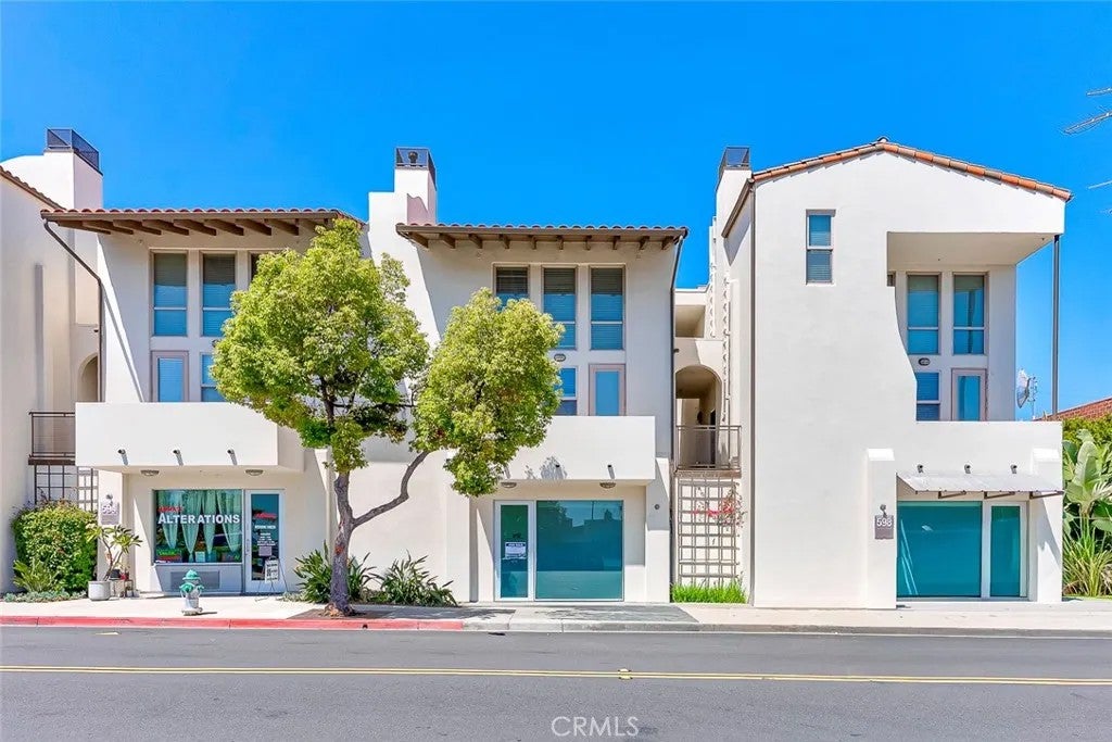 596 S Brea Boulevard — photo