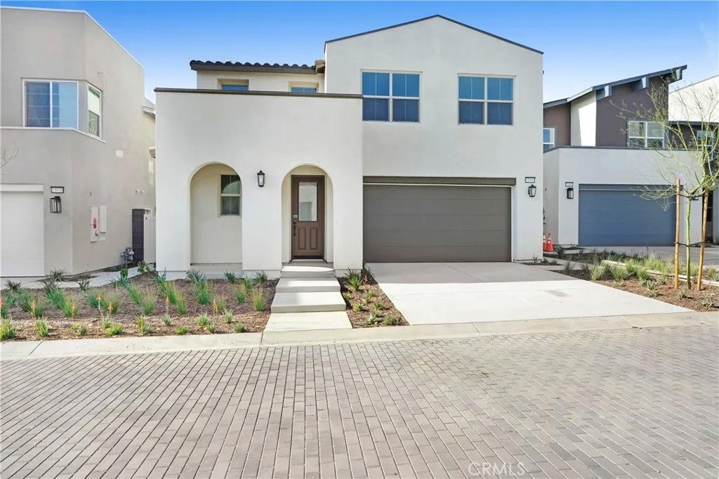 15940 Caterpillar Drive — photo