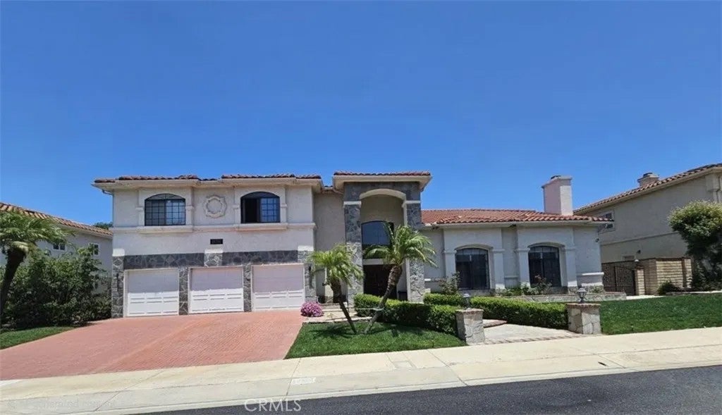 18791 Pinto — photo