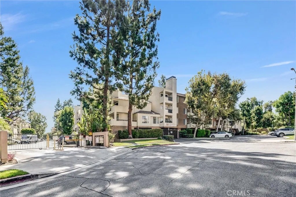 5500 Owensmouth Ave 122 — photo