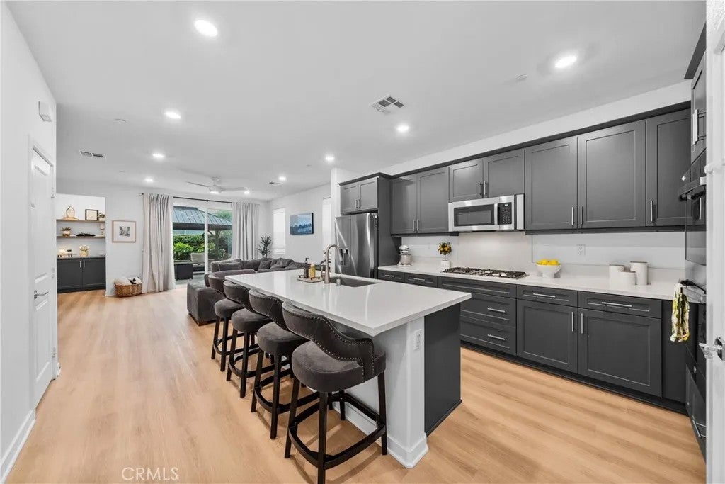 2561 E Wren Way — photo