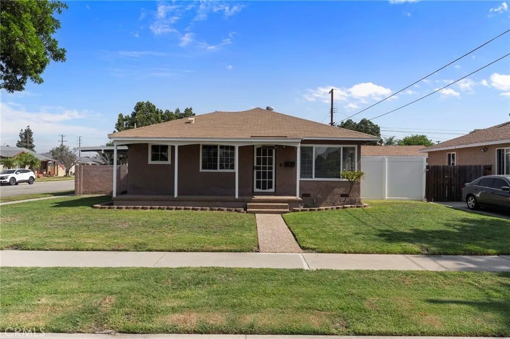14402 Fairford — photo